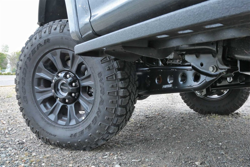 Fabtech 05-20 Ford F250/350 & 08-20 Ford F450/550 4WD 4/6/8in Lift Radius Arm System