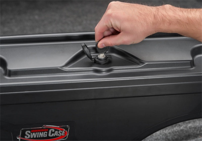 UnderCover 07-18 Chevy Silverado 1500 (19 Legacy) Drivers Side Swing Case - Black Smooth
